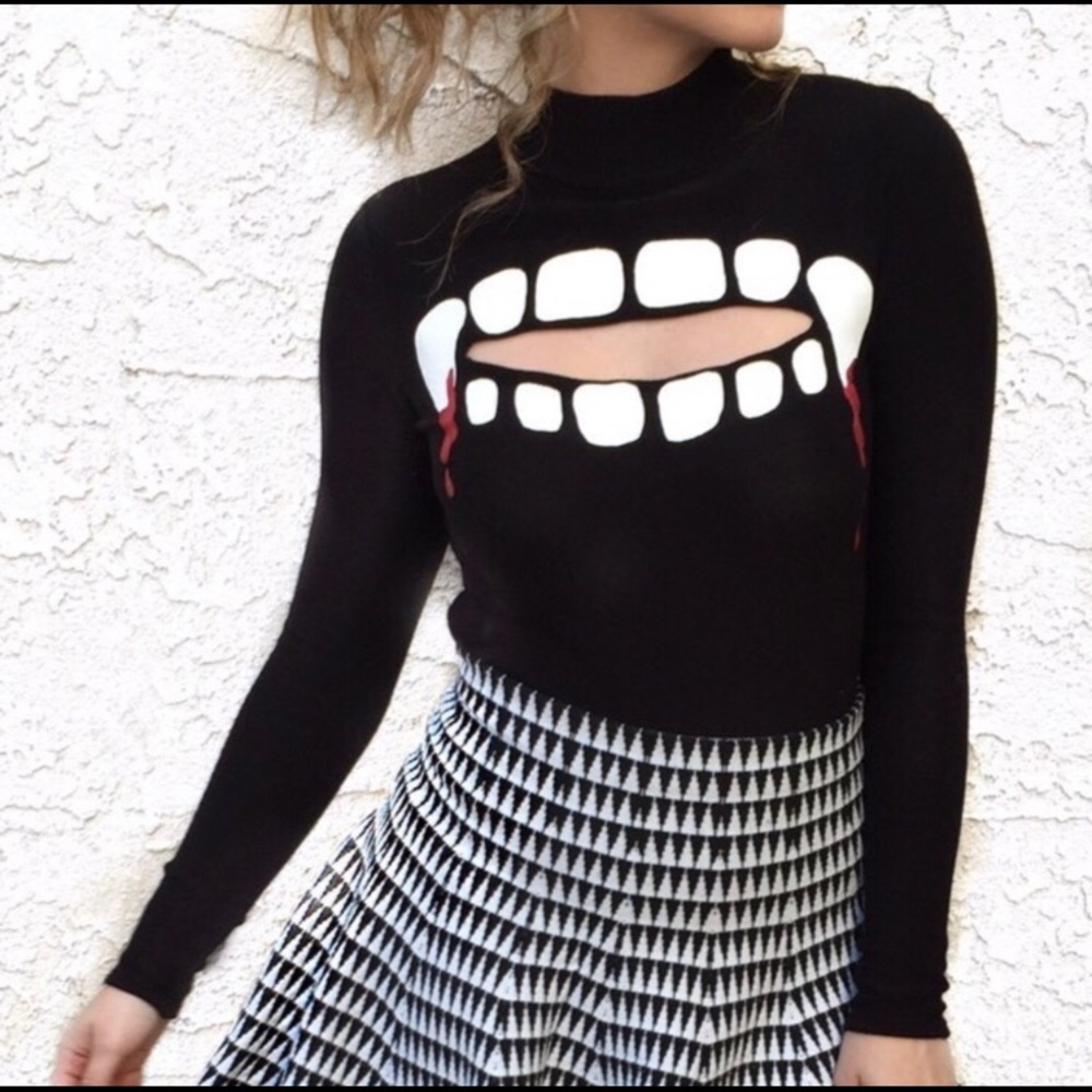 HM vampire teeth cutout long sleeve top